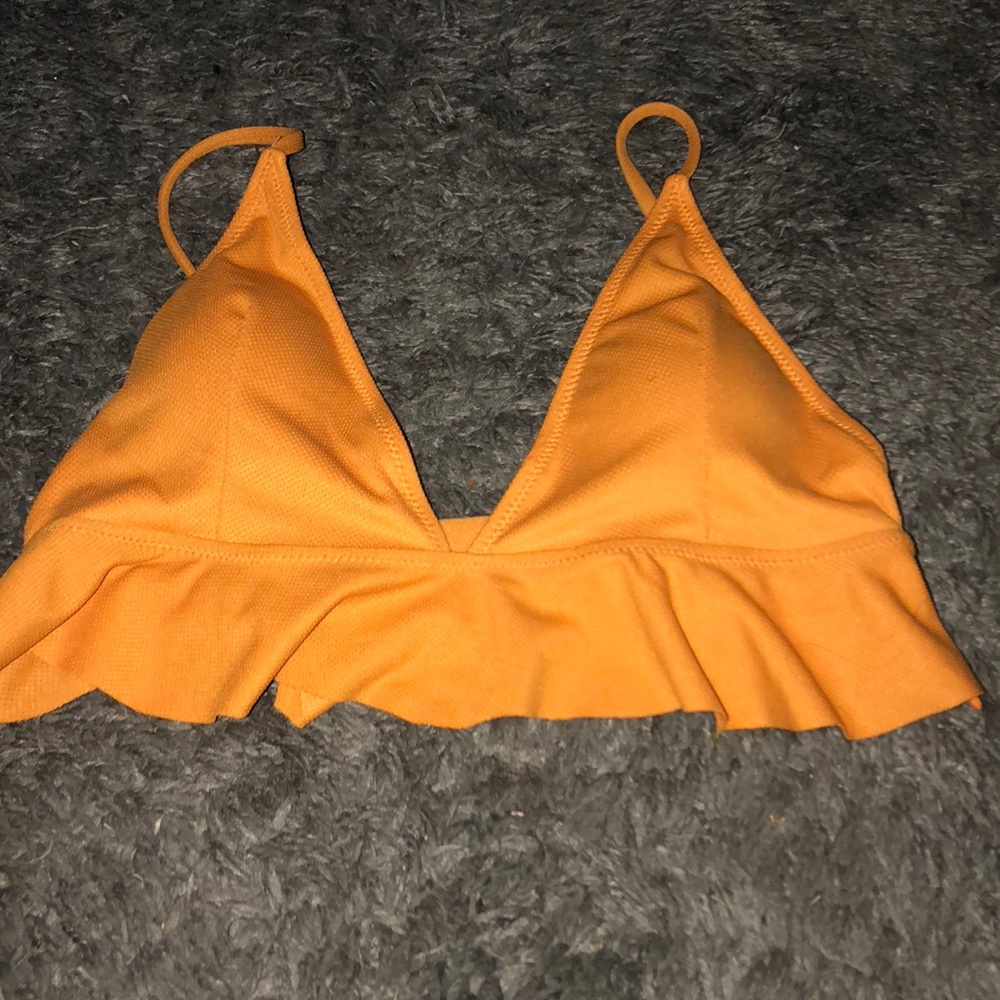 Large yellow ruffle cupshe bathing suit top! 💕